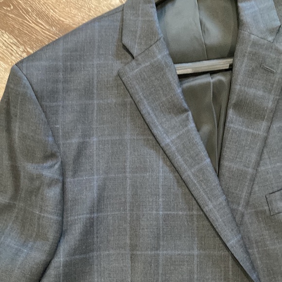 Jos.A.Banks Traveler Suit Size 52 waist 47 Hemmed to 31 length - Picture 2 of 4